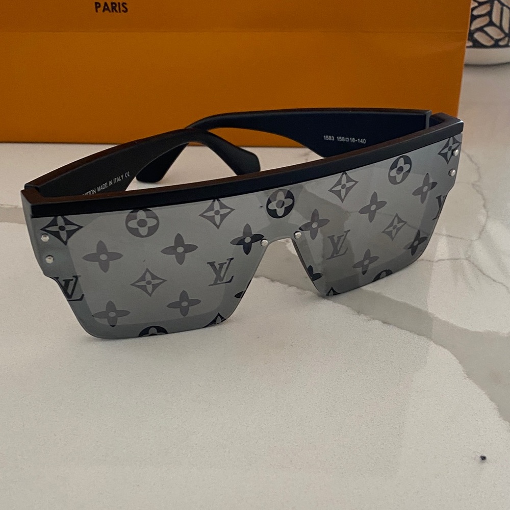 Louis Vuitton White/Grey Monogram Shield Sunglasses - Picture 2 of 2
